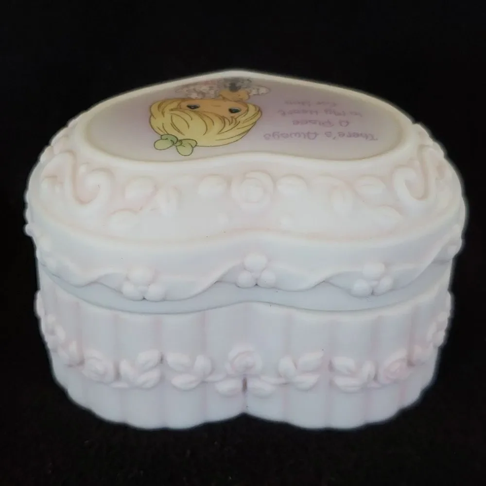 2003 Precious Moments Club Exclusive Porcelain Trinket Box Heart Shaped #111768